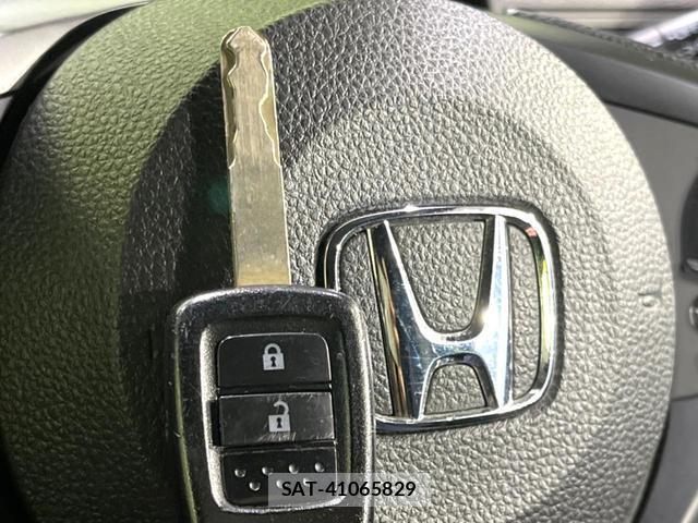 Honda N-VAN 2019-09 8873960-6