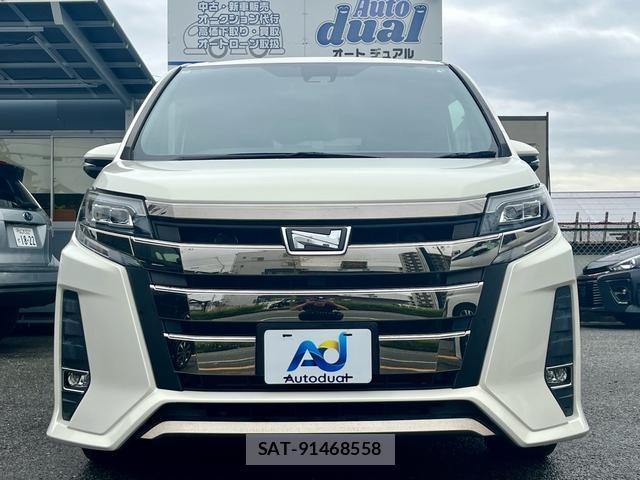 Toyota NOAH 2018-07 8873085-1