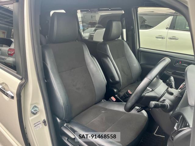 Toyota NOAH 2018-07 8873085-11