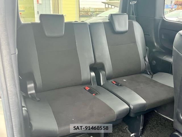 Toyota NOAH 2018-07 8873085-13