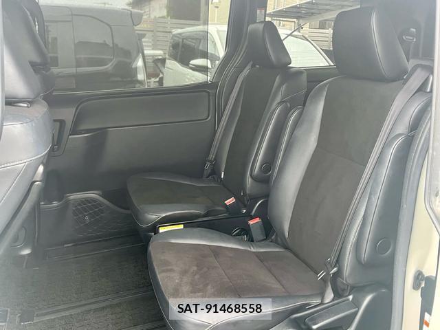 Toyota NOAH 2018-07 8873085-16