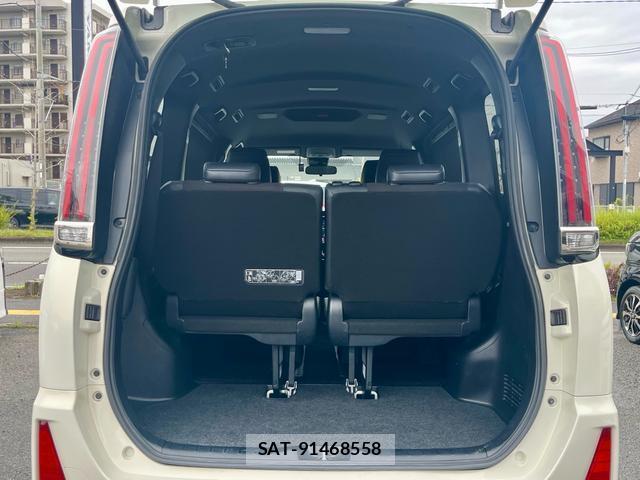 Toyota NOAH 2018-07 8873085-17