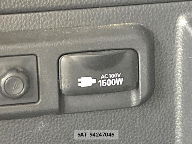 Toyota NOAH 2022-04 8873107-7