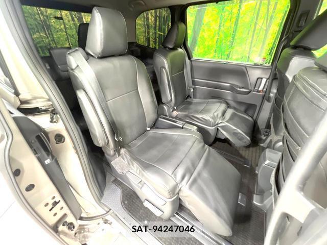 Toyota NOAH 2022-04 8873107-9
