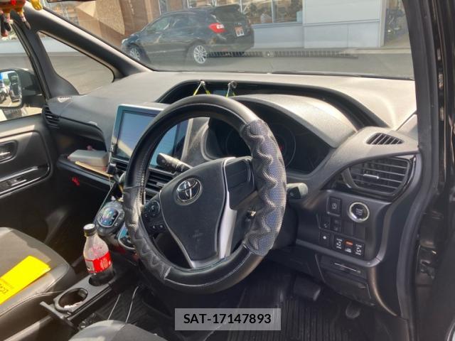 Toyota NOAH 2019-06 8873328-10