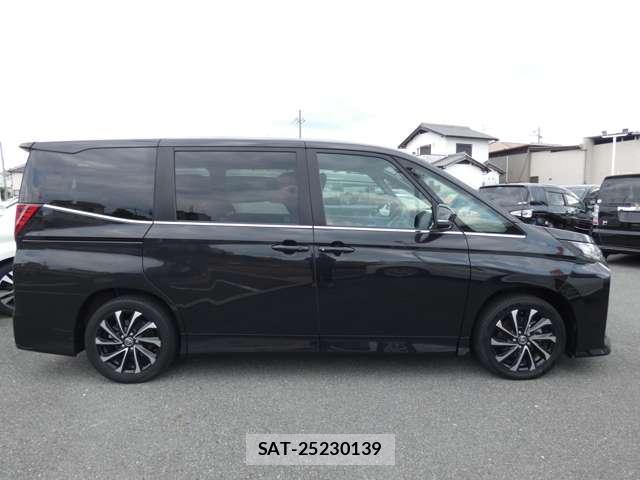 Toyota NOAH 2022-05 8873523-2