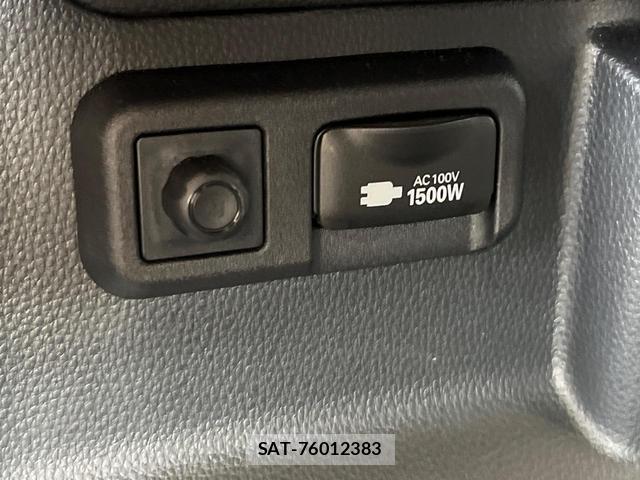 Toyota NOAH 2025-07 8873671-5