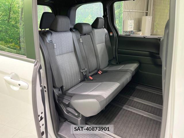 Toyota NOAH 2026-04 8873700-9
