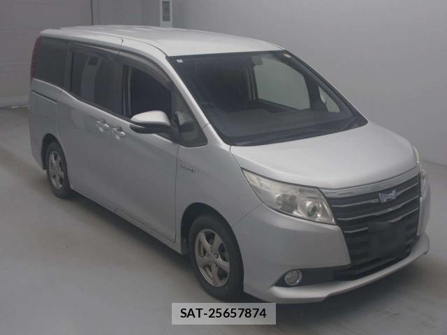 Toyota NOAH 2014-04 8874553-0