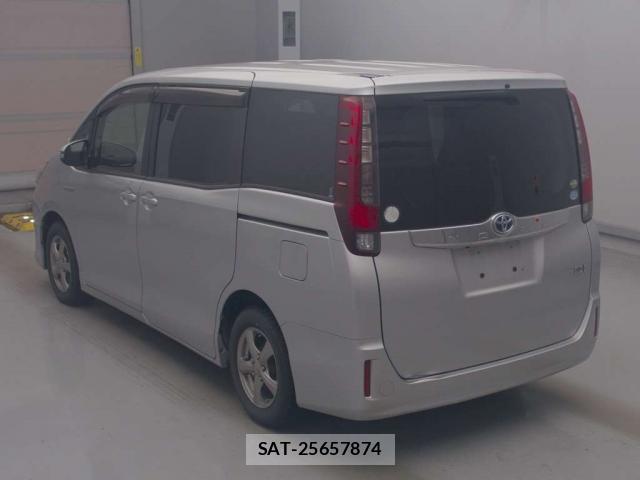 Toyota NOAH 2014-04 8874553-1