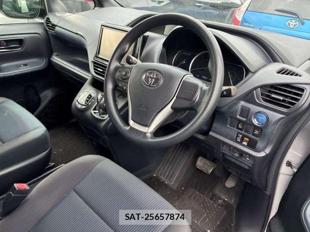 Toyota NOAH 2014-04 8874553-3