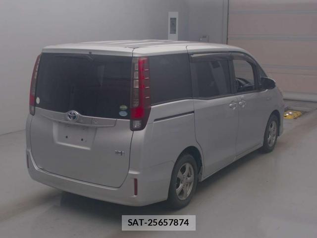 Toyota NOAH 2014-04 8874553-7
