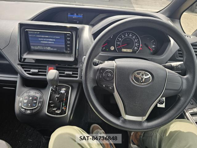 Toyota NOAH 2021-10 8874648-2