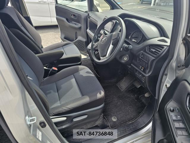 Toyota NOAH 2021-10 8874648-3