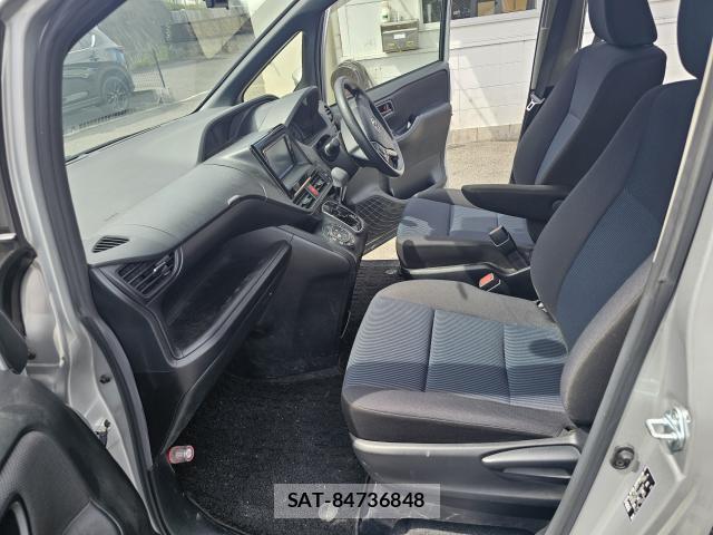 Toyota NOAH 2021-10 8874648-4