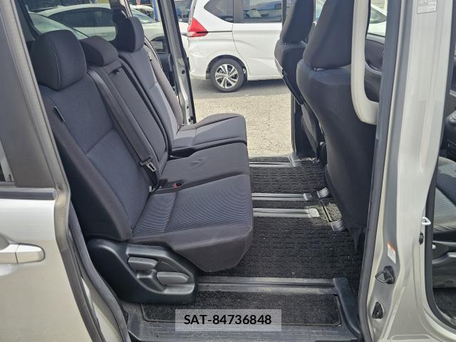 Toyota NOAH 2021-10 8874648-5