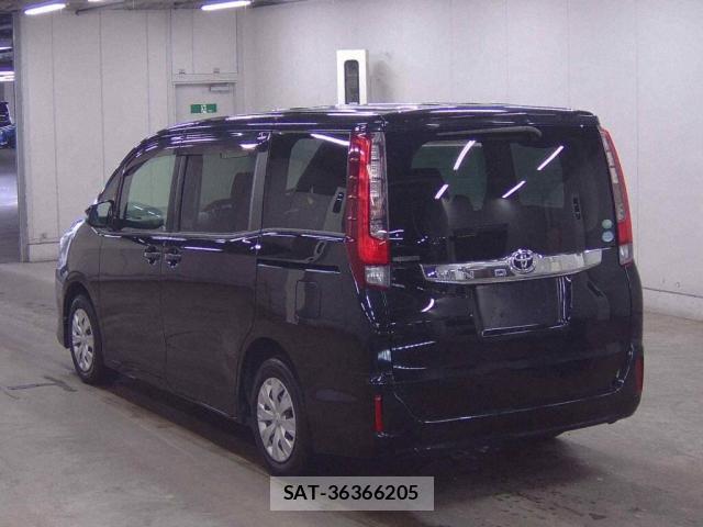Toyota NOAH 2015-09 8874794-1