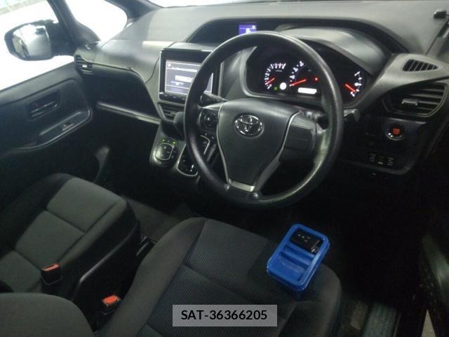 Toyota NOAH 2015-09 8874794-2