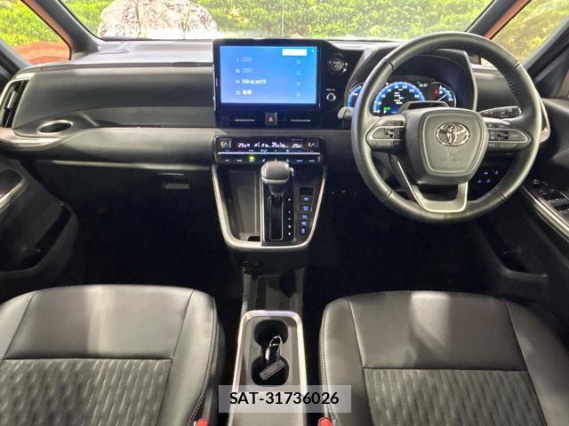 Toyota NOAH 2023-10 8874846-1