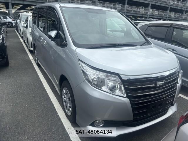 Toyota NOAH 2015-08 8875145-1