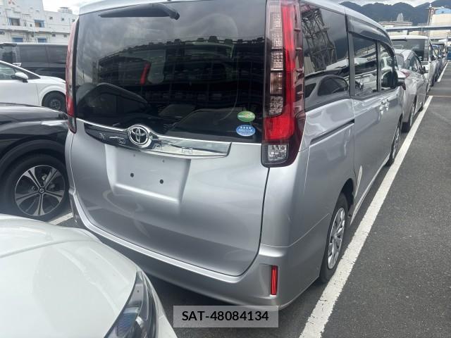 Toyota NOAH 2015-08 8875145-4
