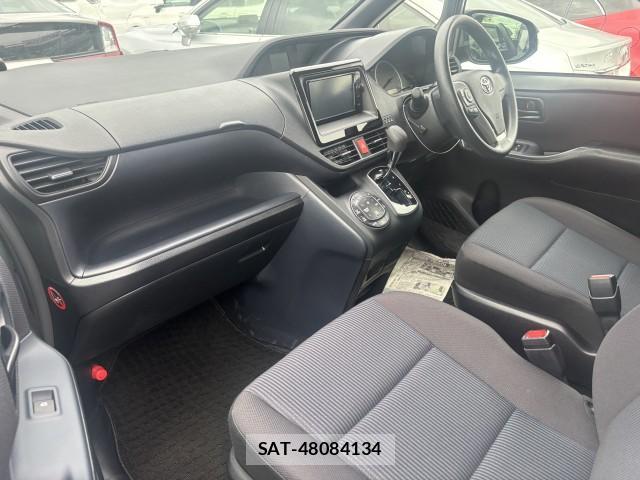 Toyota NOAH 2015-08 8875145-5