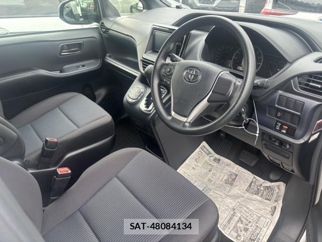 Toyota NOAH 2015-08 8875145-9