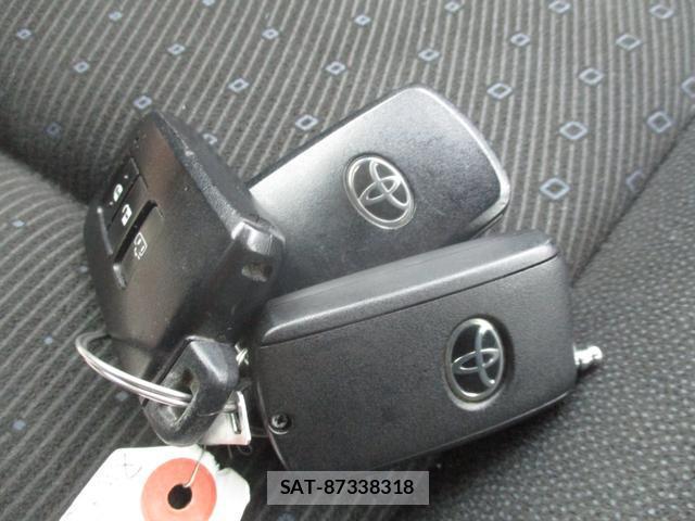 Toyota NOAH 2015-09 8875706-14