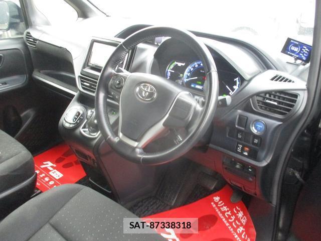 Toyota NOAH 2015-09 8875706-2