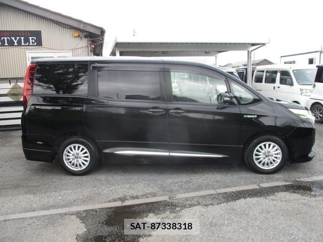 Toyota NOAH 2015-09 8875706-3