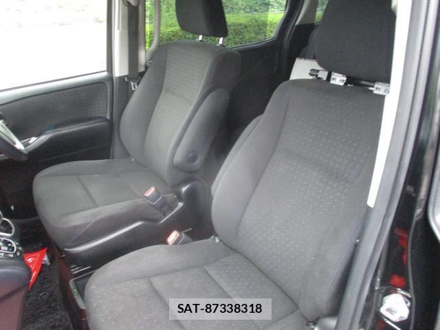 Toyota NOAH 2015-09 8875706-5