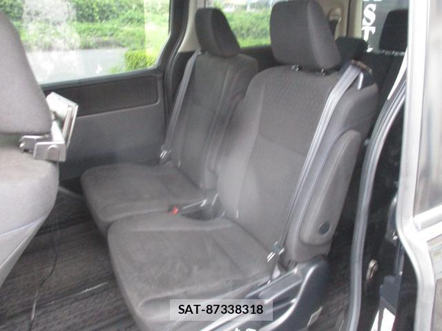 Toyota NOAH 2015-09 8875706-6