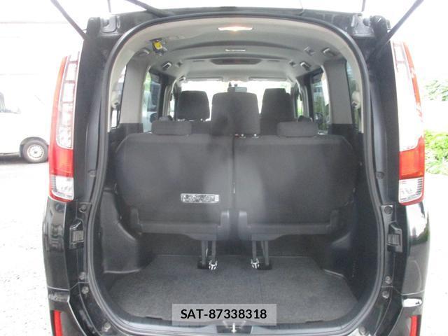 Toyota NOAH 2015-09 8875706-7