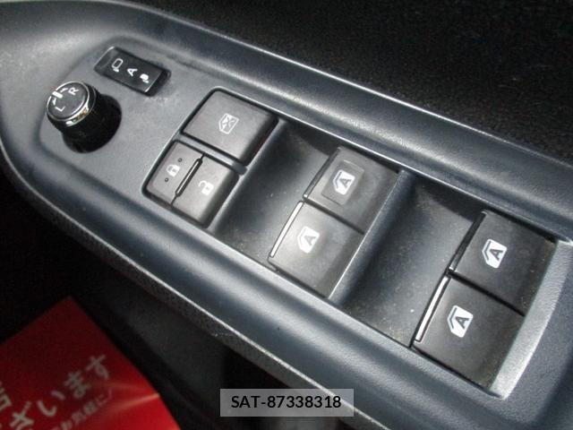 Toyota NOAH 2015-09 8875706-9