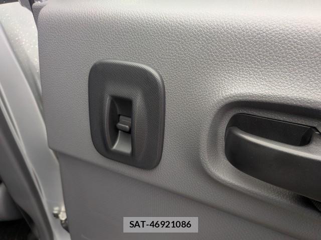 Nissan NV150 AD 2021-04 8873122-16