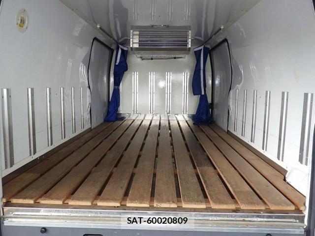 Nissan NV350 Caravan 2018-03 8872820-2