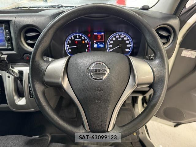Nissan NV350 Caravan 2017-09 8873757-10