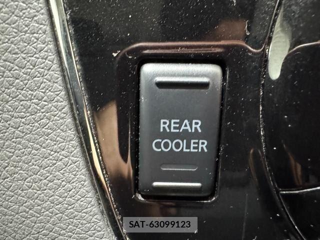 Nissan NV350 Caravan 2017-09 8873757-15
