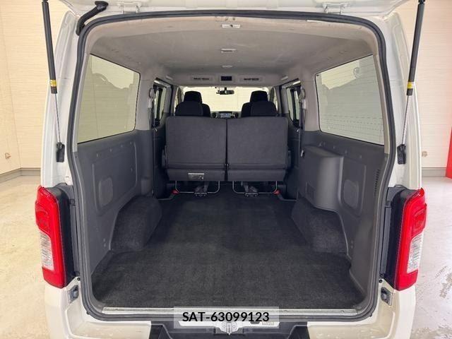 Nissan NV350 Caravan 2017-09 8873757-9