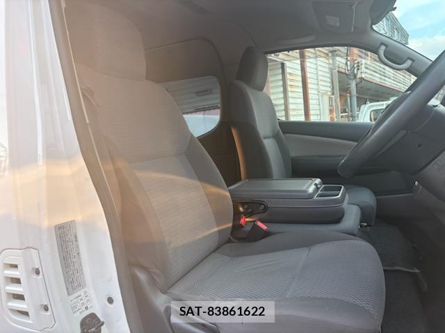 Nissan NV350 Caravan 2013-04 8874140-1