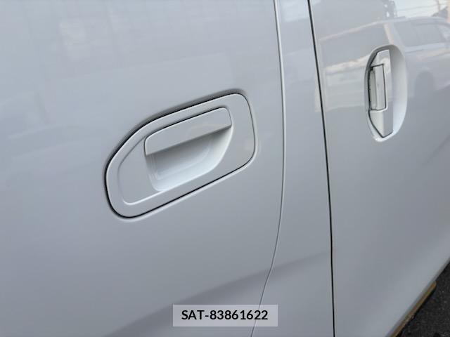 Nissan NV350 Caravan 2013-04 8874140-10