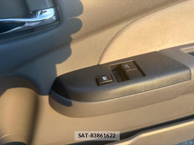 Nissan NV350 Caravan 2013-04 8874140-11