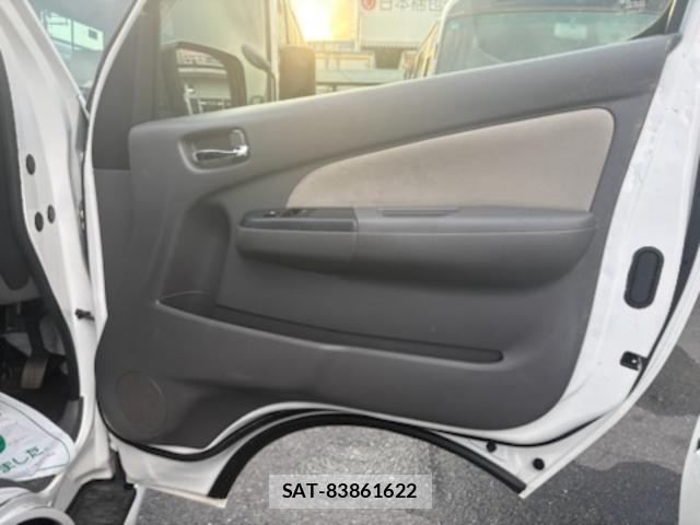 Nissan NV350 Caravan 2013-04 8874140-12