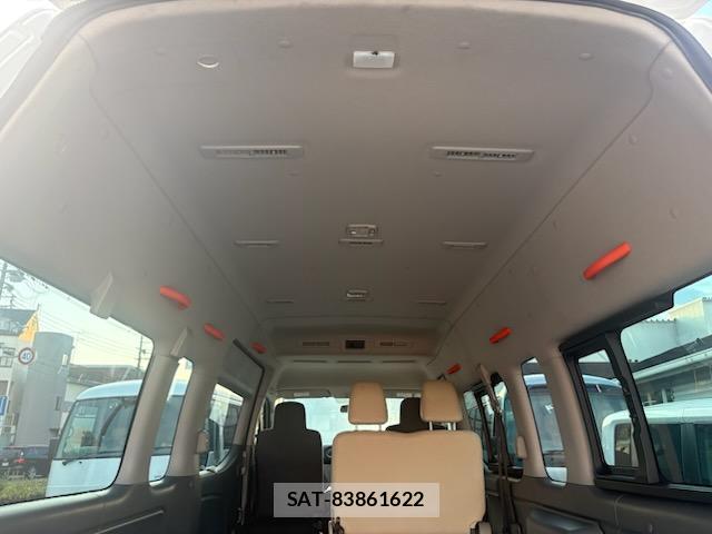 Nissan NV350 Caravan 2013-04 8874140-14