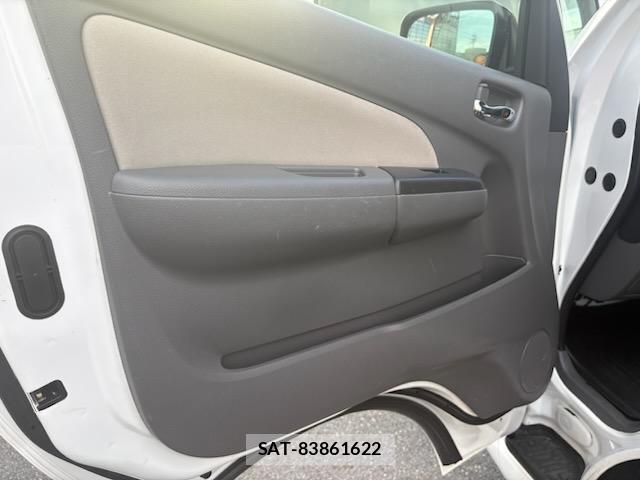 Nissan NV350 Caravan 2013-04 8874140-15