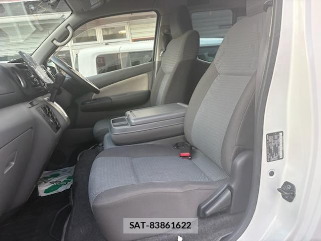 Nissan NV350 Caravan 2013-04 8874140-8
