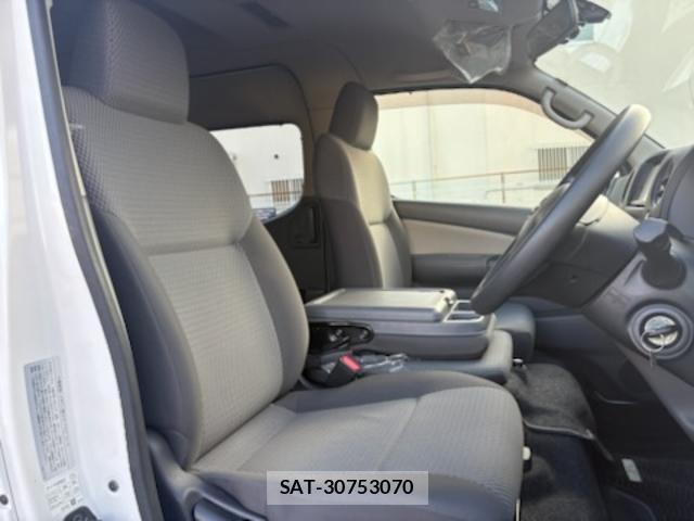 Nissan NV350 Caravan 2013-04 8874141-10