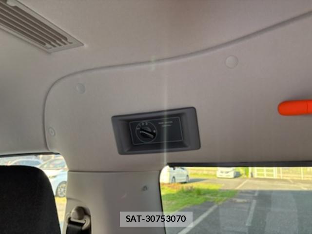 Nissan NV350 Caravan 2013-04 8874141-11