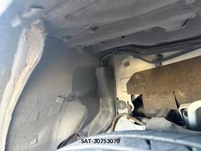 Nissan NV350 Caravan 2013-04 8874141-14