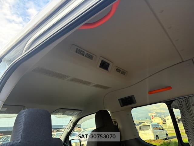 Nissan NV350 Caravan 2013-04 8874141-15